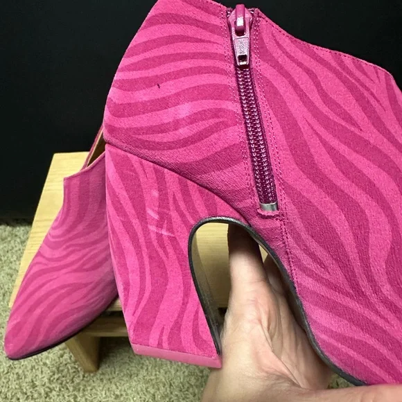 John Fluevog Vibrant Pink Heeled Boots - Picture 4 of 6